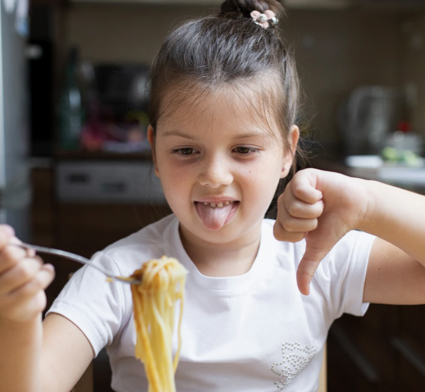 COMMON NUTRITION MISTAKES THAT PARENTS MAKE FOR THEIR KIDS (AND HOW TO FIX THEM)